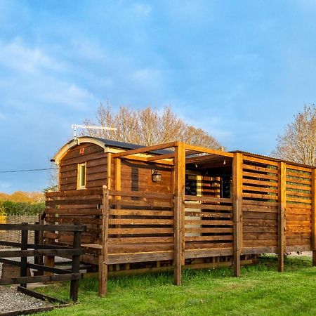 Hillside View Shepherds Hut - Ockeridge Rural Retreats Little Witley Εξωτερικό φωτογραφία