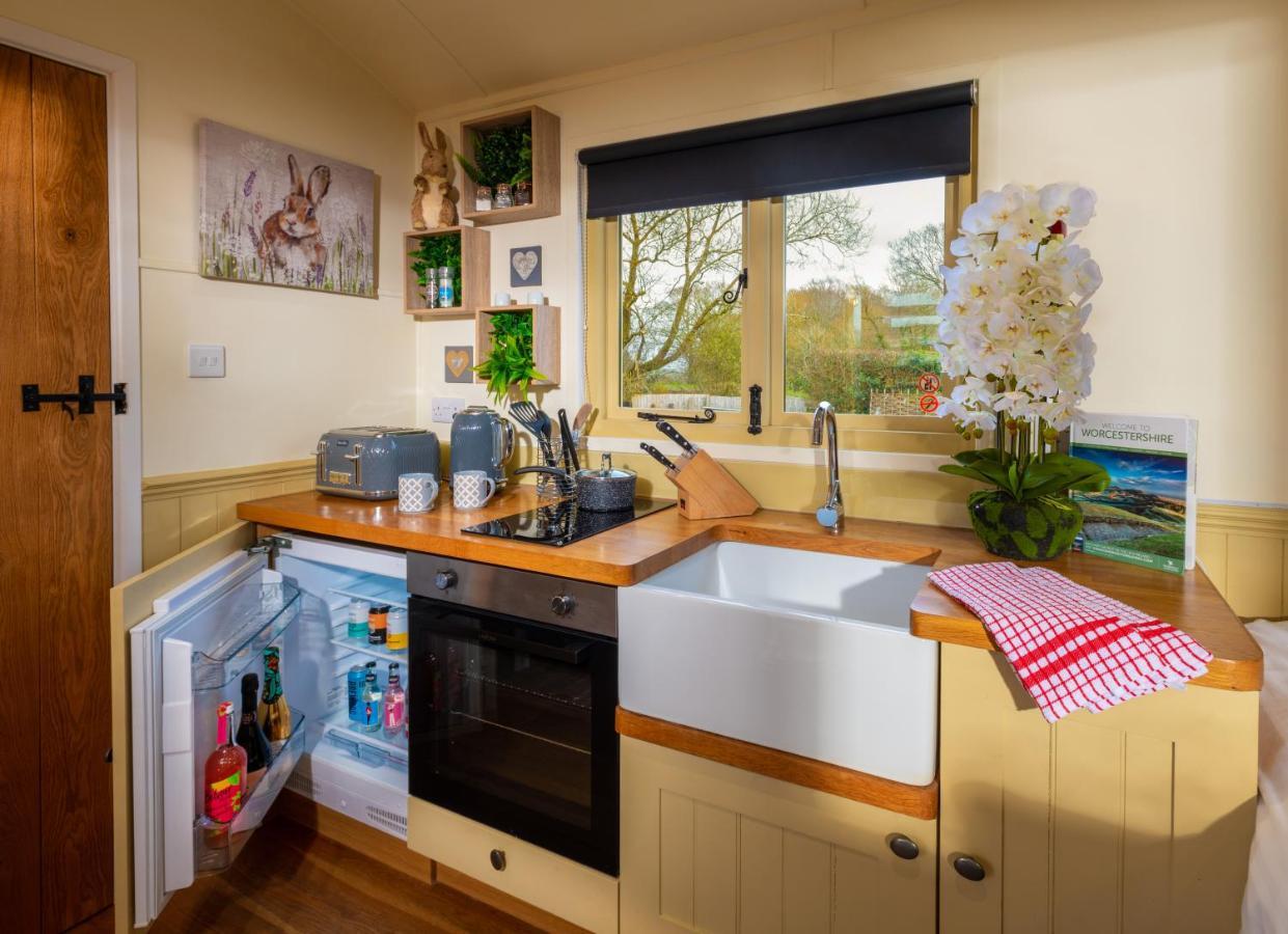 Hillside View Shepherds Hut - Ockeridge Rural Retreats Little Witley Εξωτερικό φωτογραφία