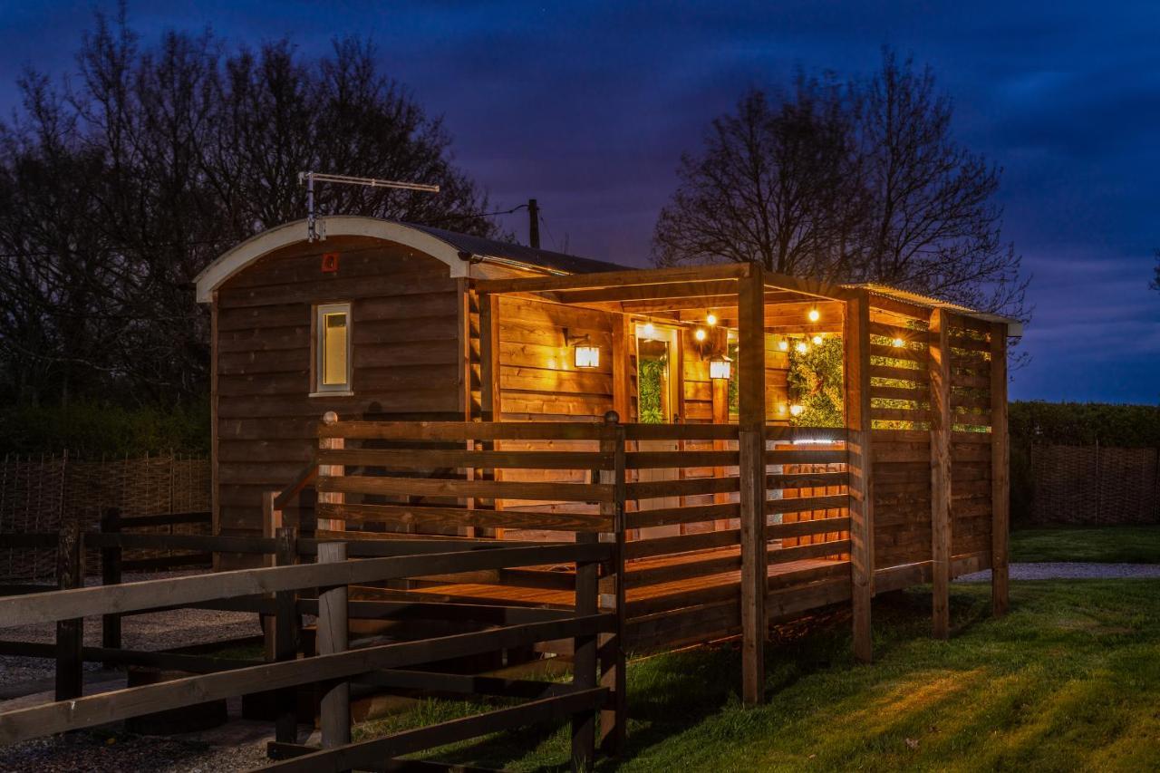 Hillside View Shepherds Hut - Ockeridge Rural Retreats Little Witley Εξωτερικό φωτογραφία