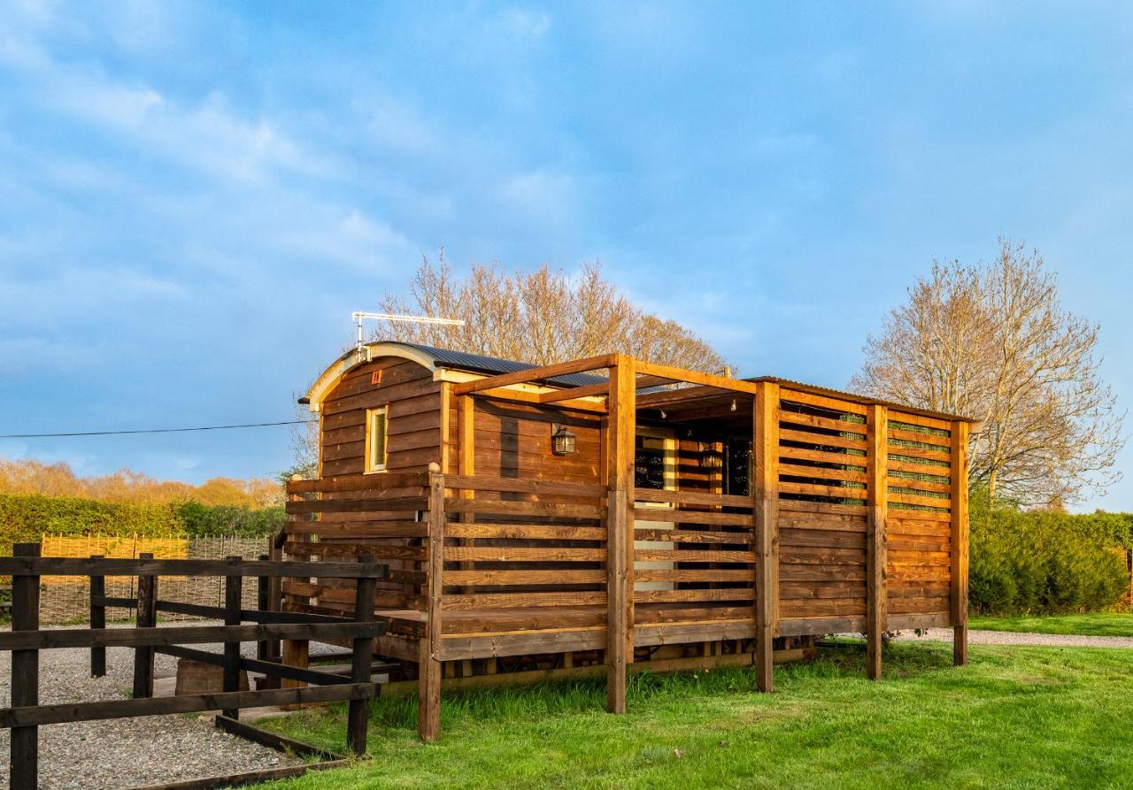 Hillside View Shepherds Hut - Ockeridge Rural Retreats Little Witley Εξωτερικό φωτογραφία