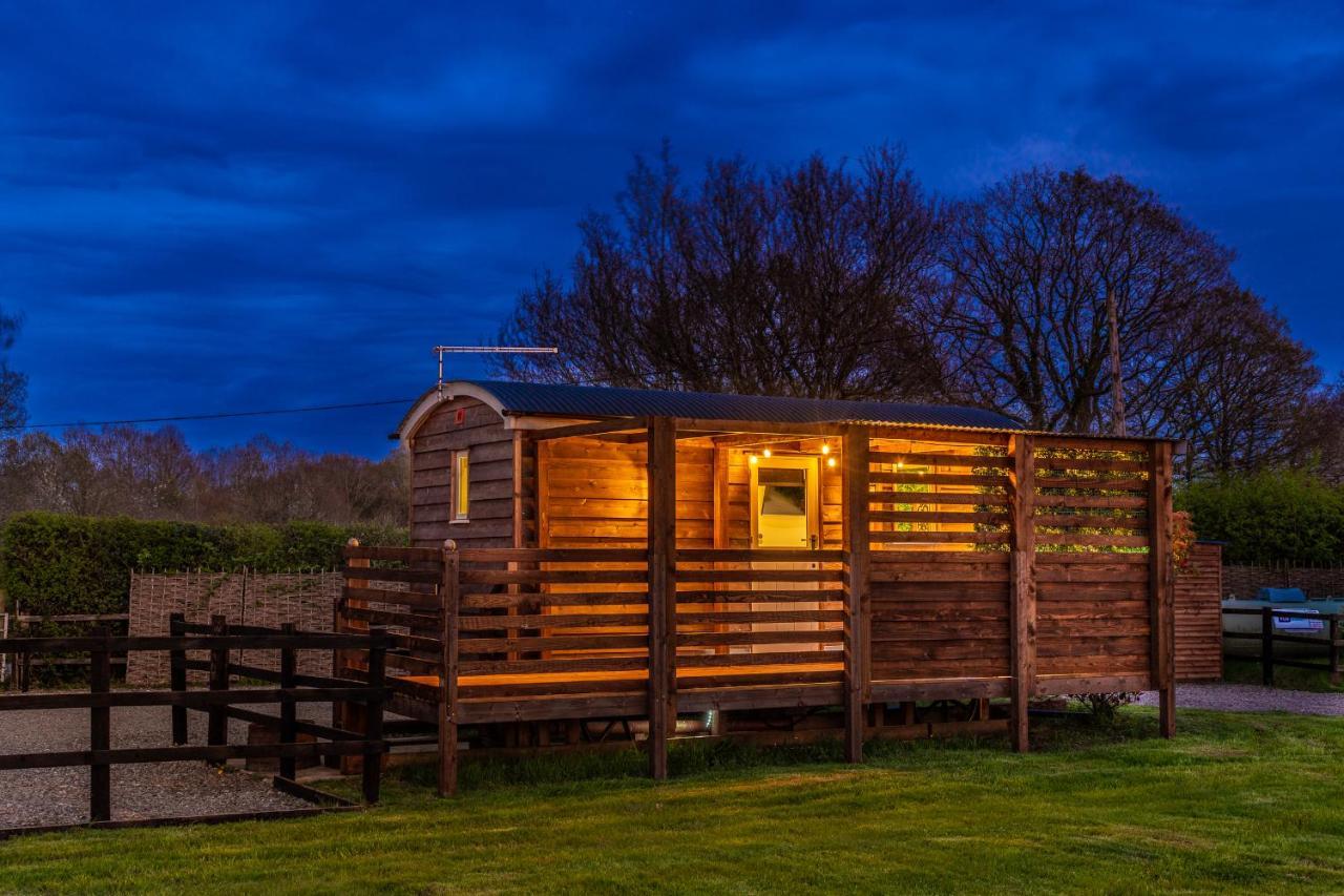 Hillside View Shepherds Hut - Ockeridge Rural Retreats Little Witley Εξωτερικό φωτογραφία